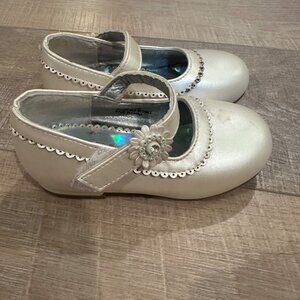 JOSMO GIRLS SIZE 7 CREAM MARY JANE DRESS SHOES